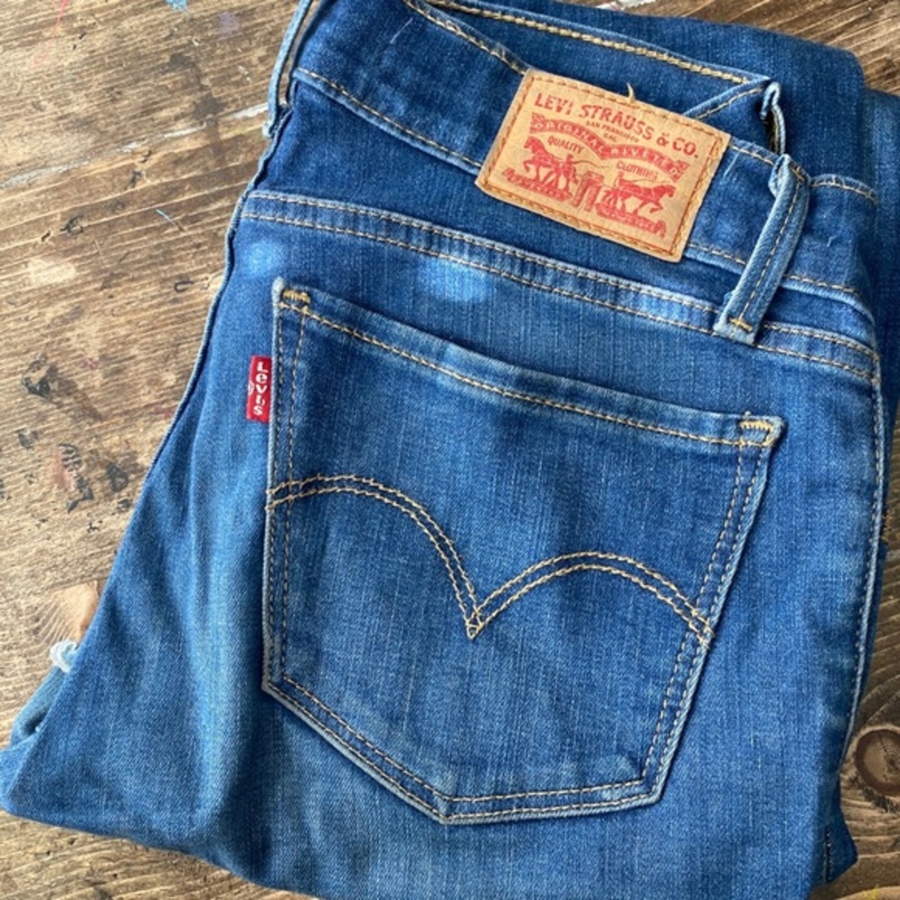 LEVIS SUPER -SKINNY classic denim color, like NEW